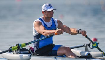 Paralympijský veslař používal během závodu telefon. Přišel o medaili