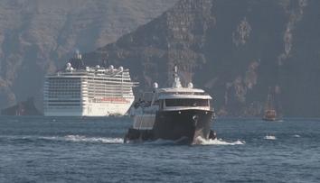 Santorini zavádí poplatek pro turisty z výletních lodí. Není to fér, rozčilují se