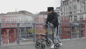 Revoluční technologie švýcarských vědců! Muž díky implantátu znovu chodí