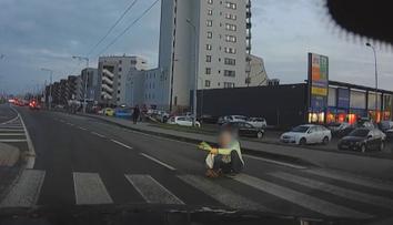 Řidič v Brně srazil muže na přechodu, od nehody odjel. Policie hledá svědky