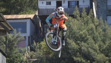 Dechberoucí vítězná jízda bikera Tomáše Slavíka z helmy!