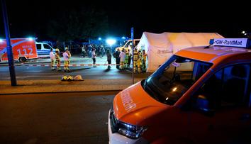 Do davu na pochodu LGBT v Berlíně najelo auto. Zemřela žena, 29 zraněných