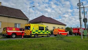 Mladík (27) přebíhal na Rokycansku koleje, srazil ho vlak. Skončil v nemocnici