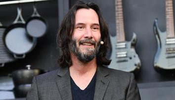Neuvěřitelná proměna slavného herce. Keanu Reevese byste na ulici nepoznali