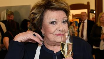 Jiřina Bohdalová je ve vážném stavu v nemocnici. Měla se otrávit jídlem