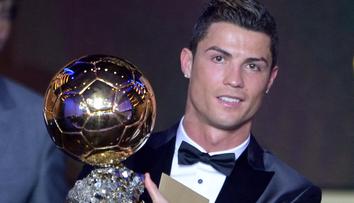 Ronaldo je nejlepším vítězem Zlatého míče všech dob. Porazil Messiho i sám sebe