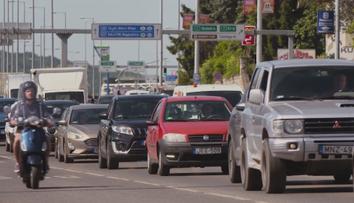 Nová auta jsou stále nedostupnější. Do konce roku budou ještě zdražovat
