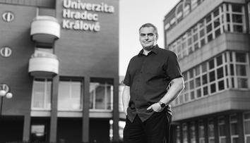Univerzita Hradec Králové truchlí: Její rektor prohrál boj o život, bylo mu 51 let