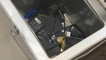 Praha sbírá od lidí staré mobily. Výtěžek jde na dobré účely