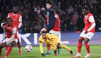 Brankář Remeše si zahrál na Haška, jeho zákroky pomohly k remíze s PSG