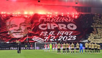 Fanoušci Slavie uctili památku Františka Cipra. Fotbalisté pak porazili Brno