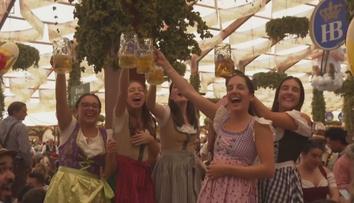 Oktoberfest slavnostně začal. Přijel i německý kancléř