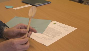 Bek dostává vařečky. Obce tak protestují proti změně financování nepedagogů