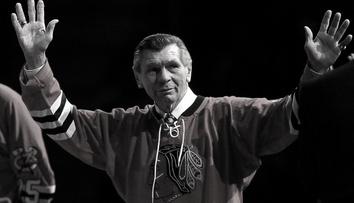Zemřel Stan Mikita. Slovák, který v NHL vymyslel zahnutou čepel
