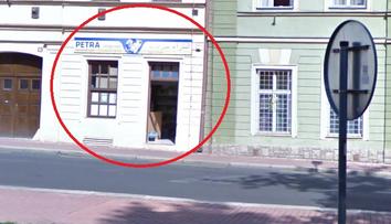 Arabské obchody v Teplicích polili rudou tekutinou. Krev, říká majitel