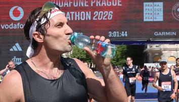 Fuksa zvládl šílenou výzvu. Olympijský vítěz uběhl maraton pod tři hodiny