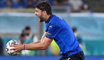 Italové mají jistý postup ze skupiny, hrdinou se stal mladíček Locatelli