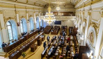 Sněmovna schválila kurzarbeit, poslanci se vrátili i ke stavebnímu zákonu