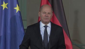 Německo čekají předčasné volby. Kancléř Scholz neustál hlasování o důvěře