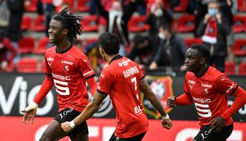 Fotbalisté Rennes jsou zpátky na vítězné vlně, dohrávali ale v deseti