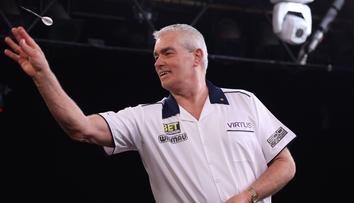 Návrat šipkařské legendy? Bývalý mistr světa se možná letos představí v Ally Pally
