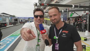 We are live! Reportéra Novy pozval na gridu F1 známý komik do svého pořadu