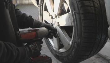 Co jste nevěděli o přezouvání pneumatik. Expert upozorňuje na možná úskalí