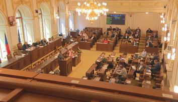 Opozice dál kritizuje konsolidační balíček. Nebude stačit, tvrdí pak Rusnok