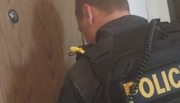 Přišel seniorce jen opravit dveře, nakonec jí zachránil život