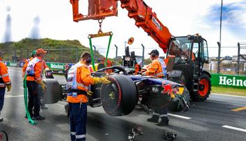 Verstappen doma tvrdě havaroval. Přiznal vlastní chybu a mluvil o trápení Red Bullu