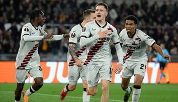 Kovář čistým kontem přiblížil Leverkusen finále EL. Hložek ani Schick nehráli