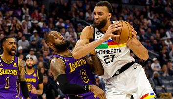 Gobert dal pěstí svému spoluhráči. Další hráč Minnesoty si zlomil ruku