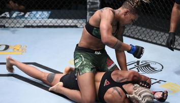 UFC v Apexu přineslo dva knockouty, výhru outsiderky i škrtící klíště