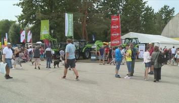 Začíná Země živitelka. Návštěvníci uvidí i nejvýkonnější kombajn světa