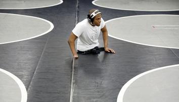 Narodil se bez nohou, teď je státním šampionem ve wrestlingu