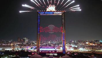 Dubaj hostila šampionát dronů. Zakončení přineslo velkolepou světelnou show