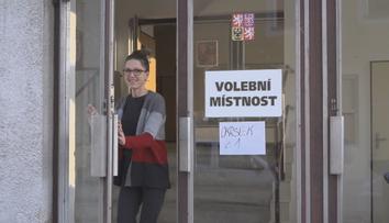 Češi si zvolí nové zastupitele a senátory. Letos se rušilo hodně okrsků