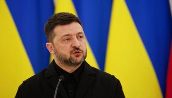 Civilní letadla nejsou v bezpečí. Raději je nechte na zemi, varoval Zelenskyj Rusy