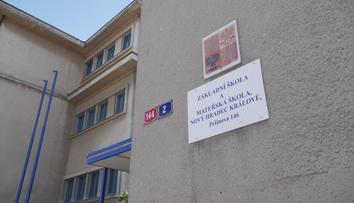 Bývalé vedení školy v Hradci Králové má co vysvětlovat. Chybí tam věci za miliony