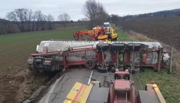 VIDEO: Hrozivá nehoda kamionu! Odhaluje velký nešvar českých silnic