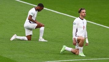 Angličané v Maďarsku pokleknou, FIFA chce zamezit rasismu