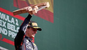 Fenomén Verstappen! Ze sedmé řady si dojel pro další výhru. Hamilton boural