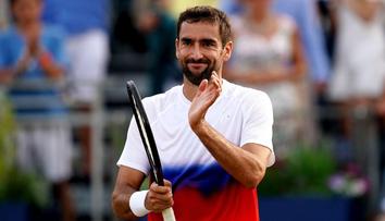 Chorvat Čilič končí na Wimbledonu kvůli covidu, trénoval i s Djokovičem