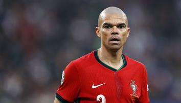 Fotbalový svět přišel o legendu. Řízný obránce Pepe ukončil kariéru