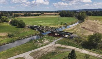 Oprava tratě mezi Opavou a Kravařemi pokračuje. Začne demolice tří mostů