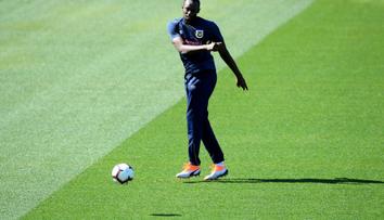 Bolt ve válce s klubem: Vyloučili ho z tréninku, smlouva se vzdaluje