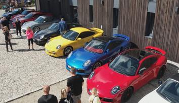 Jizerské hory hostily sraz Porsche. Nechyběli veteráni ani novinky