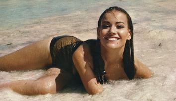 Zemřela první francouzská Bondgirl. Proslavily ji lechtivé snímky