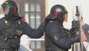 Těžkooděnci prý napadli fanoušky Třince. Zaútočili na nás první, hájí se policie