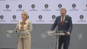 Strany se přetahují o voliče. ANO rozdává slevy na jízdné, vláda zvyšuje platy
